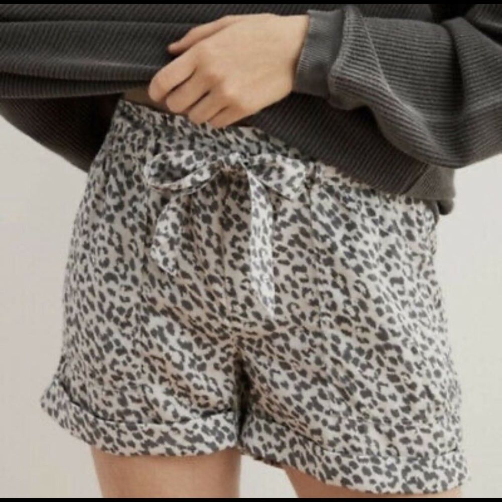 NWT Aerie gray leopard print shorts size medium